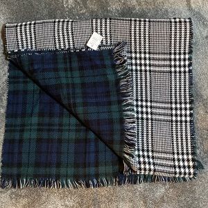 Scarf, reversible, never worn, 100% acrylic, very soft